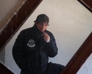 Miguel Herrán Instagram - Yo tenía futuro como portero de discoteca..🤔