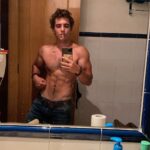 Miguel Herrán Instagram - Creo que por primera vez en mi vida me he mirado al espejo y me he aceptado.. Creo que por primera vez tampoco me importa si esta foto no os gusta.. Esta foto es para mi.. para no olvidarme jamás de que el éxito personal está en la aceptación de uno mismo y no en la de los demás.♥️