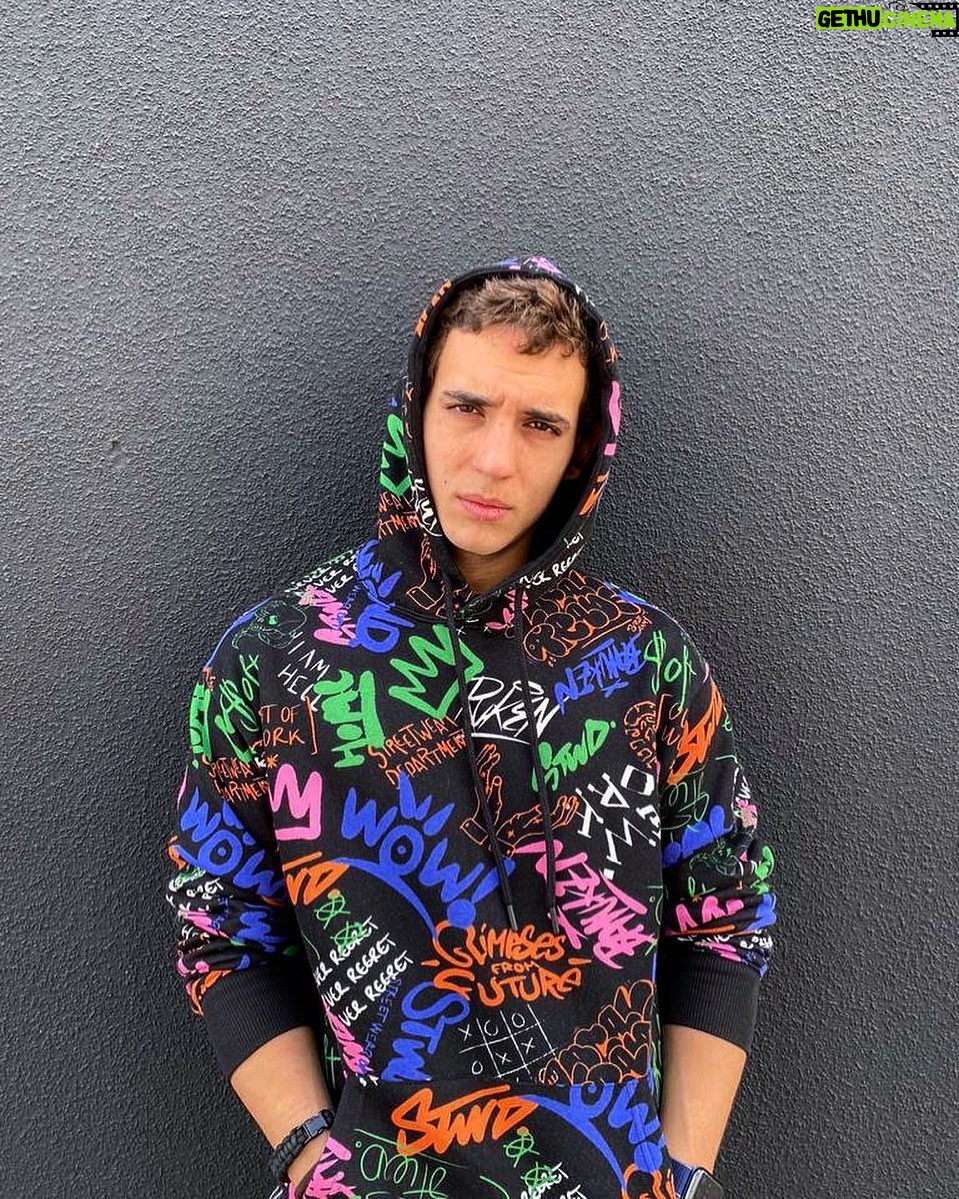 Miguel Herrán - 1.3 Million Likes - He aquí mi última foto de la colaboración con @pullandbear y he de reconocer que me encanta su nueva colección! 🥰
#pullandbearcommunity