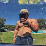 Miguel Herrán Instagram – Verano de papi.🔥