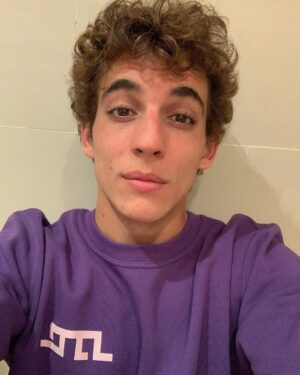 Miguel Herrán Instagram - Rizos