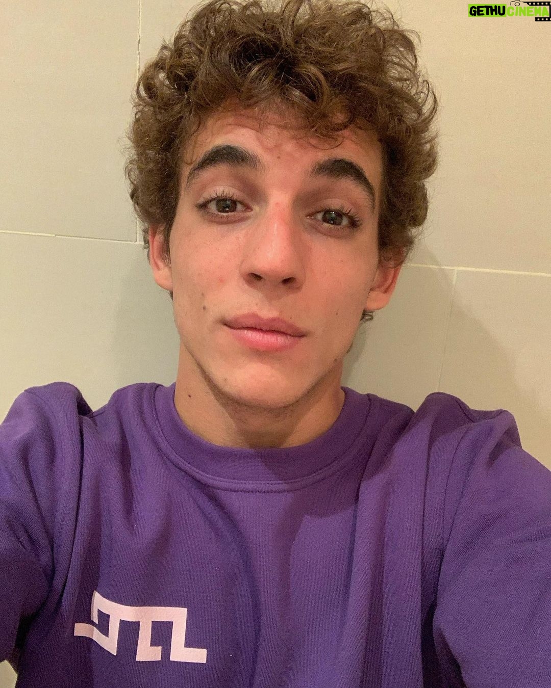 Miguel Herrán - 1.5 Million Likes - Rizos