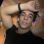 Miguel Herrán Instagram - Saldría de la cama.. pero se está muy bien😝