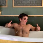 Miguel Herrán Instagram – Instantes antes de que Tokio venga a darse un baño..