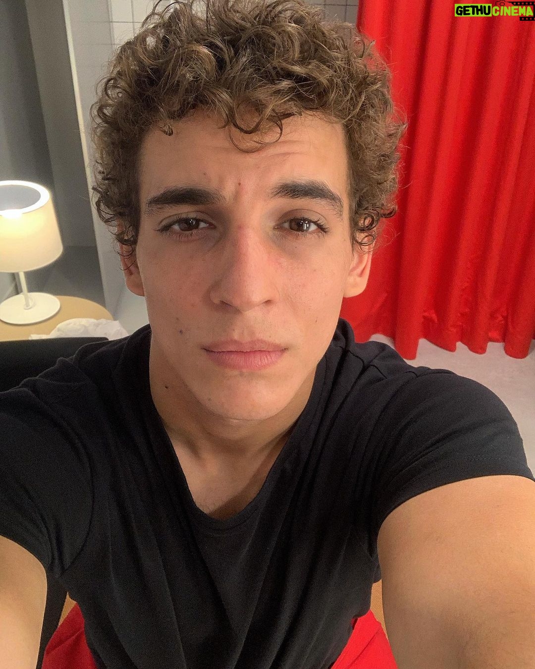 Miguel Herrán - 1.9 Million Likes - Aquí.. rodando otra temporada 😝🔥🔥