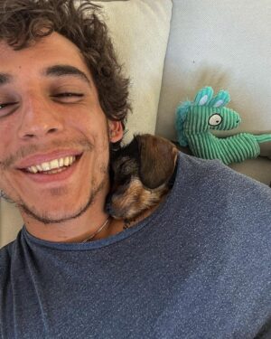 Miguel Herrán Instagram - Enamorado de piñita 🥰