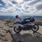 Miguel Herrán Instagram - La vida es más fácil si andas despacio. ¿No ves que nadie llega al fin?
