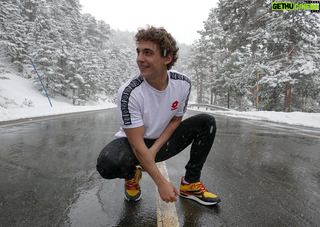Miguel Herrán Instagram - Echo de menos el invierno!!😝 @lottosport #athletica #inspiredbyathletica #lottosport