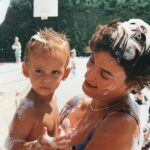 Miguel Herrán Instagram - -Suéltame madre!! Se va enteras ese @instagram de los cojones!! -Miguel, tranquilo solo te ha borrado una foto por contenido inapropiado.. -Joder! Mierda!! Si lo que me jode no es eso.. -¿Y por que estás tan enfadado? -Pues por que la foto solo me la eliminan a mí. Era mi foto! Ahora es de internet, la foto sigue en Instagram y circula a sus anchas. Pero siento que ya no me pertenece por que @instagram me la ha quitado. No me parece justo!! -Bueno hijo.. ¿y si vamos a la piscina y nos quitamos esta espuma? -¿Y después diseñamos un plan mortal para acabar con Instagram? -No. Pero te invito a un zumo y luego puedes ir con el primo.. -Genial! Con el podré trazar un plan de ataque..😈 -Cariño.. deja en paz a Instagram, era una foto inapropiada y ya está.. -Jamás!!!😠