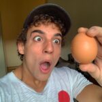 Miguel Herrán Instagram - Y un día te das cuenta de que no eres ni la mitad de guay que un óvulo de gallina..