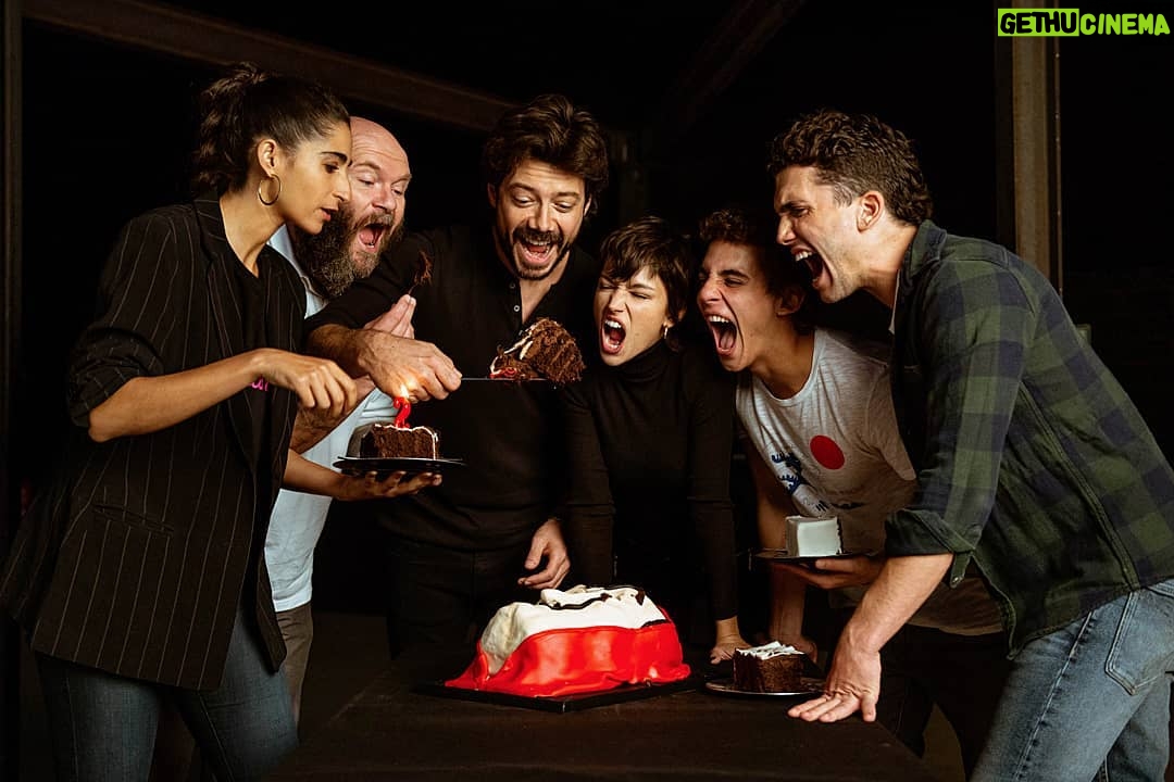 Miguel Herrán Instagram - Que está pasando..? @lacasadepapel
