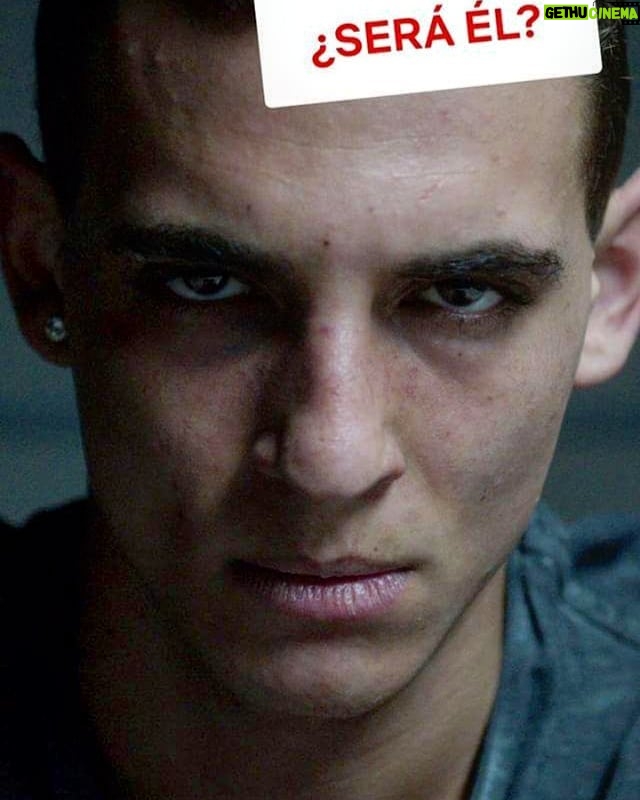 Miguel Herrán Instagram - Un asesino anda suelto.. @elitenetflix Y mucho spoiler..😈