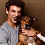 Miguel Herrán Instagram - Y por fin he conseguido ver a mi amigo @cucocuervo y hacer maravillas como esta.. 😊🐶