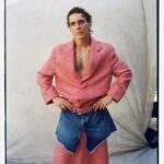 Miguel Herrán Instagram – 23 de septiembre estrenamos un proyecto al que le tengo infinito cariño.. #modelo77
@esquirees