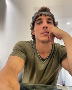Miguel Herrán Instagram - Mi madre está orgullosa de mi.
El resto.. 
Es un regalo sin el que podría vivir.
