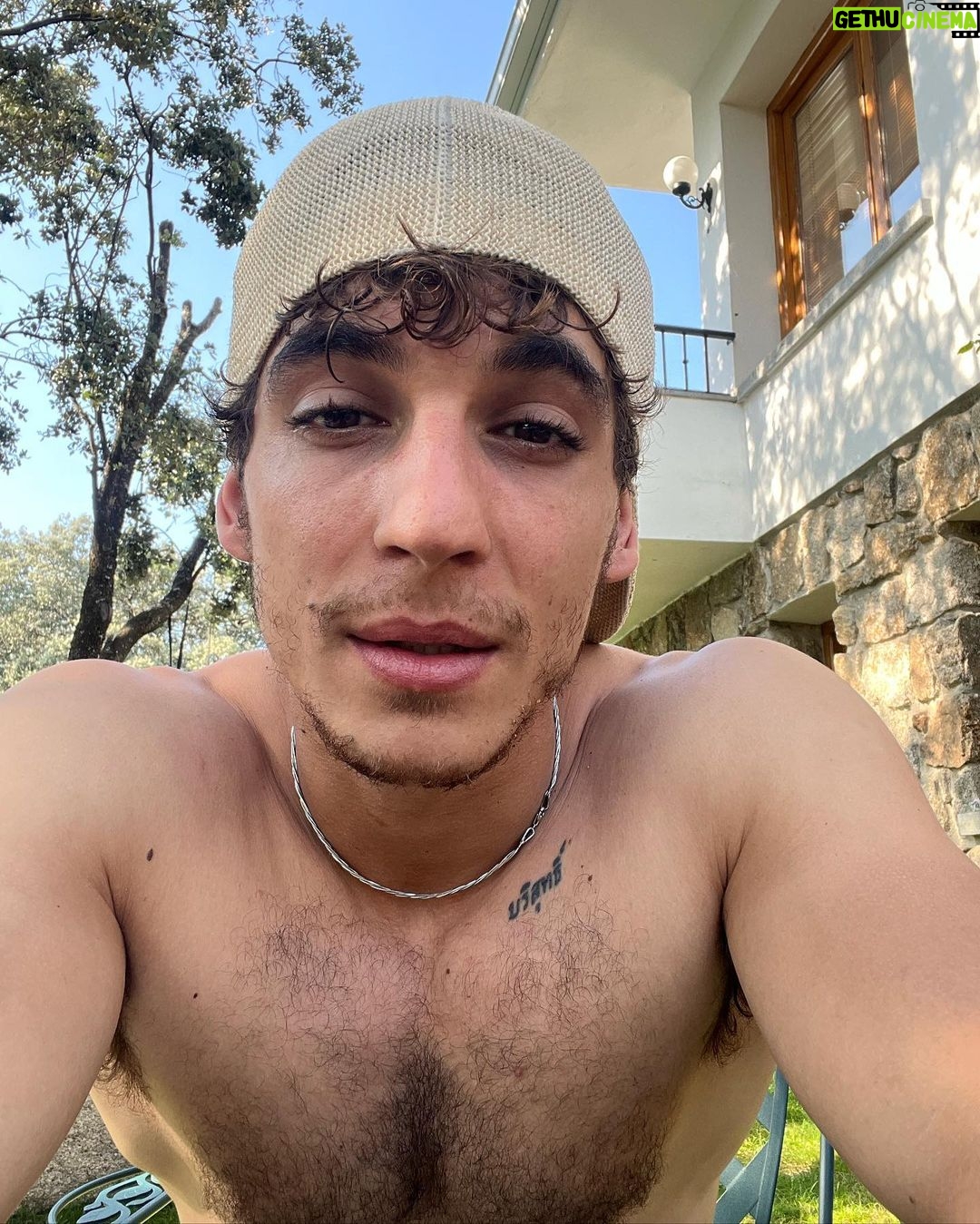 Miguel Herrán Instagram - Verano de papi.🔥
