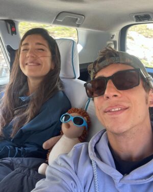 Miguel Herrán Instagram - Bueno.. poco más puedo decir. 
Las imágenes hablan por sí solas.. 
esta es mi familia.
Y es lo que más quiero en este mundo.
@celiapedraza_  me ha hecho el mayor regalo de mi vida.. vamos a ser padres. 
Todavía no sabemos nada, solo que de momento está todo perfecto y que tenemos una ilusión que nos cuesta mucho gestionar. 
🌻🥑🦋🦔🌙❤️