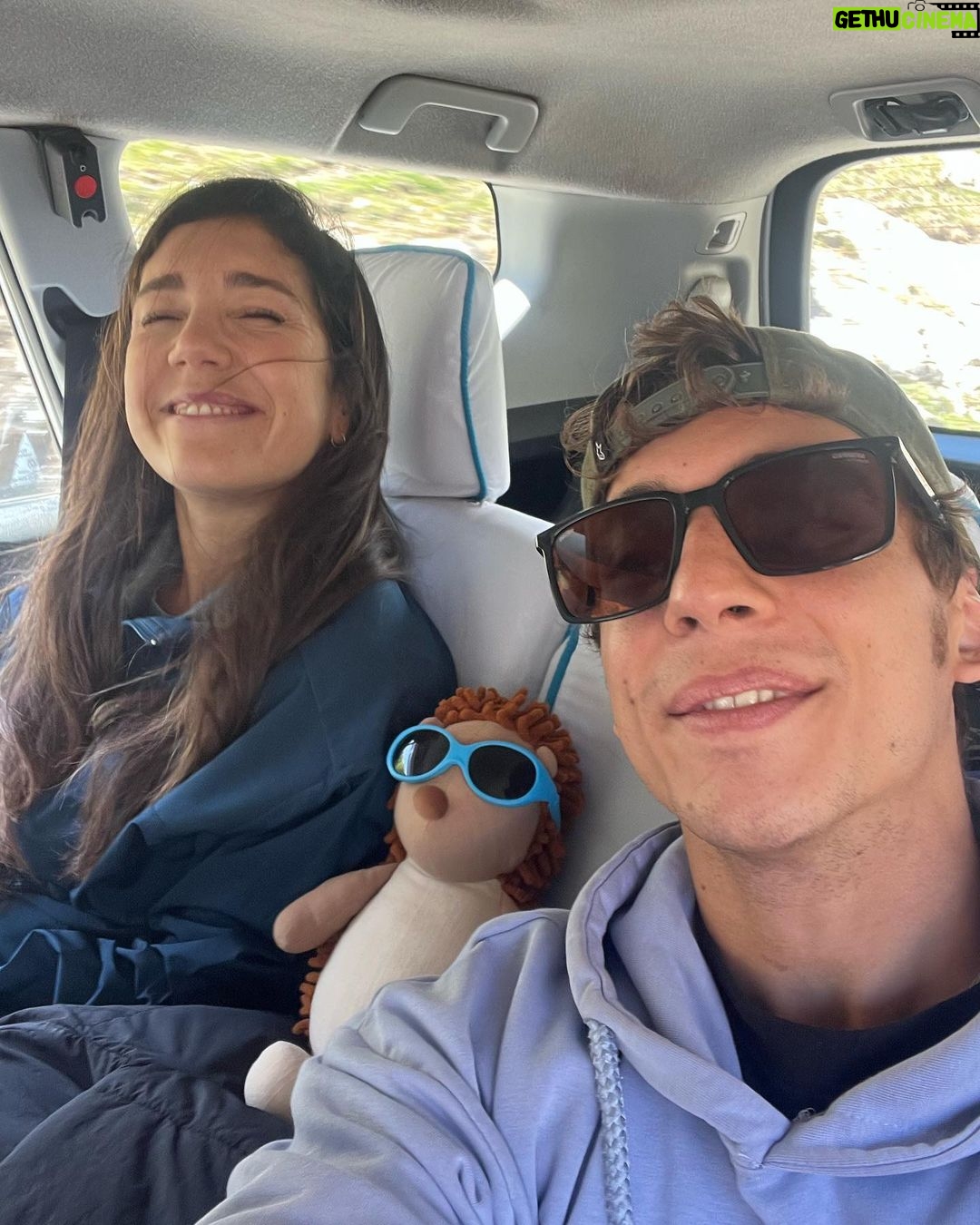 Miguel Herrán - 1.4 Million Likes - Bueno.. poco más puedo decir.
Las imágenes hablan por sí solas..
esta es mi familia.
Y es lo que más quiero en este mundo.
@celiapedraza_ me ha hecho el mayor regalo de mi vida.. vamos a ser padres.
Todavía no sabemos nada, solo que de momento está todo perfecto y que tenemos una ilusión que nos cuesta mucho gestionar.
🌻🥑🦋🦔🌙❤️