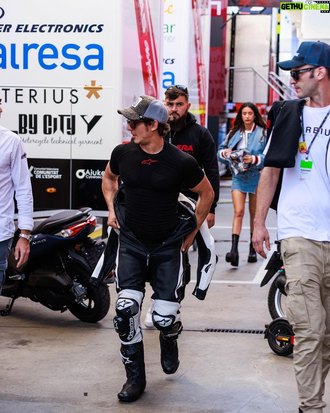 Miguel Herrán Instagram - @carrera @ducaticorse #rideyourhistory Siempre de la mano de los mejores!❤️