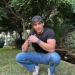Miguel Herrán Instagram – Muy contento de que @holzkernwatches confíe en mi otro año.
Soy muy fan de sus relojes y su filosofía.🖤
#beproudtobeunique
#Ad