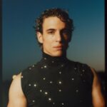 Miguel Herrán Instagram – 23 de septiembre estrenamos un proyecto al que le tengo infinito cariño.. #modelo77
@esquirees