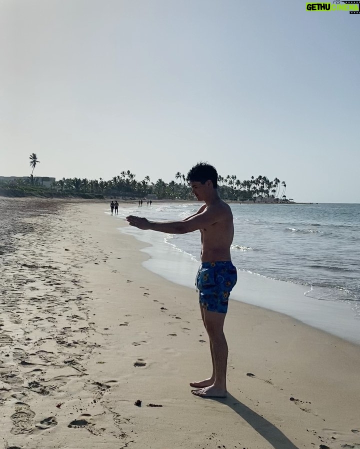 Mikaël Kingsbury Instagram - Vacations so far so good🇩🇴🦈🌞 @laumongeon Dominican Republic