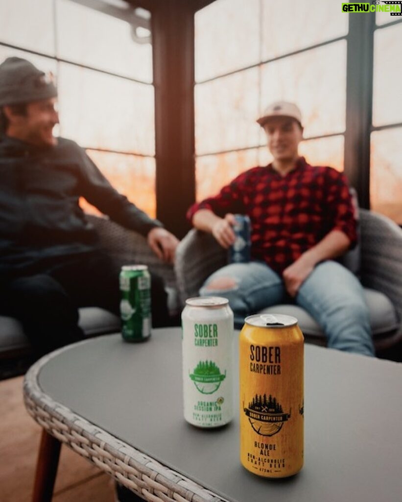 Mikaël Kingsbury Instagram - Dégustation de la meilleure bière sans alcool avec les boys! @sobercarpenter 🍻🍻🍻