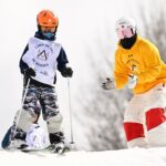 Mikaël Kingsbury Instagram - 1ère édition du camp Mikaël Kingsbury réussie!! 92 jeunes skieurs incroyables⛷👌🏼 Merci à ma belle gang de coachs, Dominique, Michèle, aux bénévoles et aux précieux commanditaires @sommet_saint_sauveur @oakleyskiing @underarmourca @auclairsports @obersonboutique @desjardinscoop @liveholos 📸 @bernardbrault Sommet Saint-Sauveur
