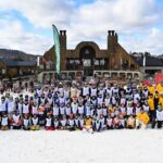 Mikaël Kingsbury Instagram - 1ère édition du camp Mikaël Kingsbury réussie!! 92 jeunes skieurs incroyables⛷👌🏼 Merci à ma belle gang de coachs, Dominique, Michèle, aux bénévoles et aux précieux commanditaires @sommet_saint_sauveur @oakleyskiing @underarmourca @auclairsports @obersonboutique @desjardinscoop @liveholos 📸 @bernardbrault Sommet Saint-Sauveur