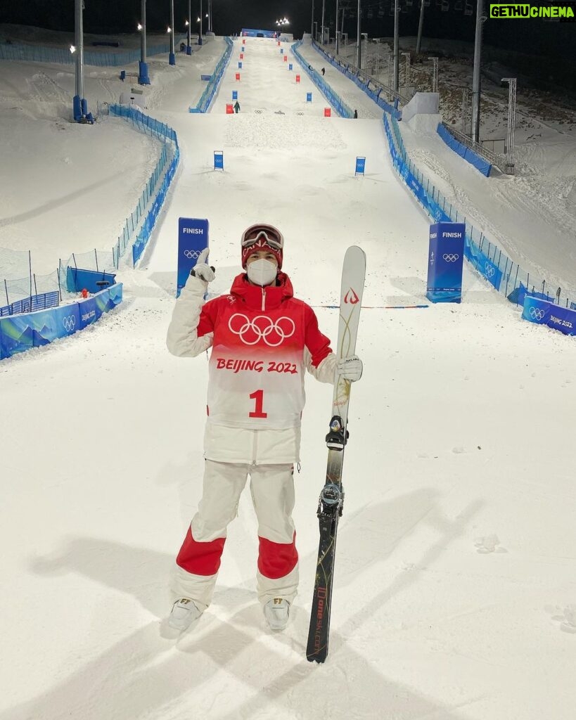 Mikaël Kingsbury Instagram - Good morning🇨🇦 Qualified 1st today😁🙌🏼 Good start! Day off tomorrow and ready for finals Saturday👊🏼 #olympics #beijing2022