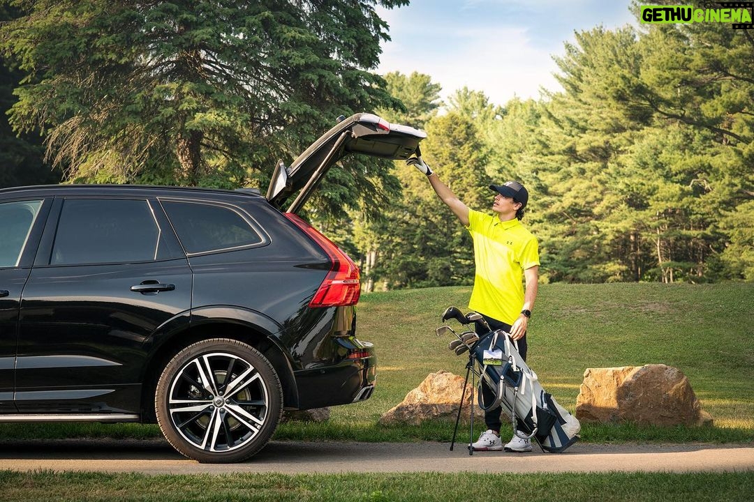 Mikaël Kingsbury Instagram - The off-season is my golfing season. I love how much storage the XC60 PHEV can hold. It fits all my equipment🏌🏼♂️plus a few friends too! #XC60 #VolvoRecharge #Golf