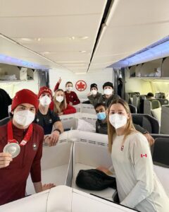 Mikaël Kingsbury Instagram - I’m back home🇨🇦😁 Thank you @aircanada for flying my team and I safely back home! Can’t wait to see my family and friends🍾