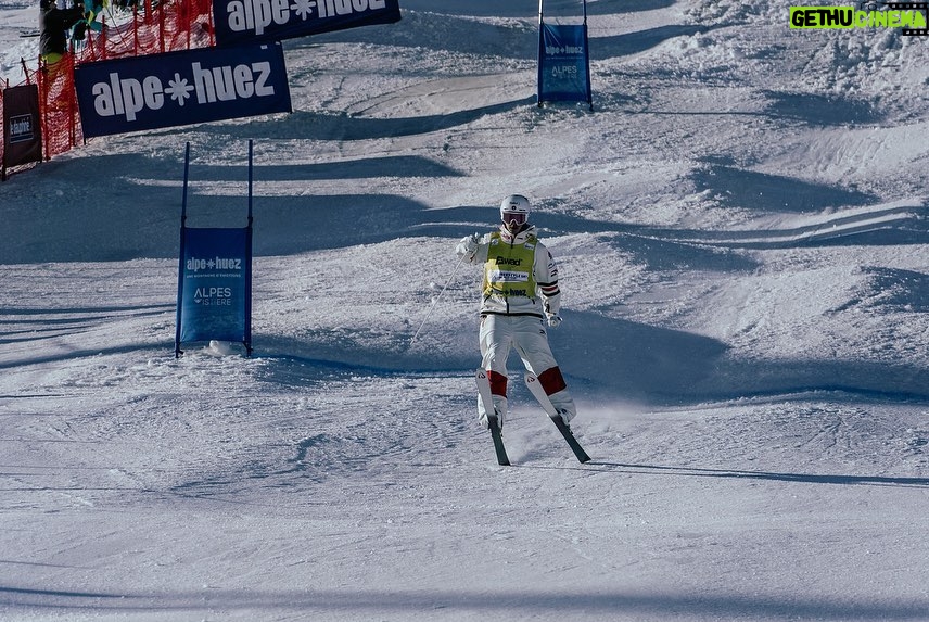 Mikaël Kingsbury Instagram - World Cup win # 68🥇🤯 Good way to finish 2021🙌🏼 Now time to rest before we attack @monttremblant World Cup Jan 7 & 8 💪🏼 📸 @fisfreestyle L'Alpe-d'Huez