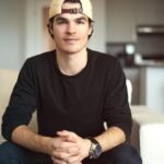 Mikaël Kingsbury Instagram - Merci à toute l'équipe de LSR GesDev qui m'a accueilli comme un roi 😏 dans ses logements locatifs pendant 6 ans. Un remerciement particulier à Annie Lemieux qui a un coeur en or et qui mène avec son équipe des projets de grande envergure. You're the best! @loggia.saintlambert @lsrgesdev