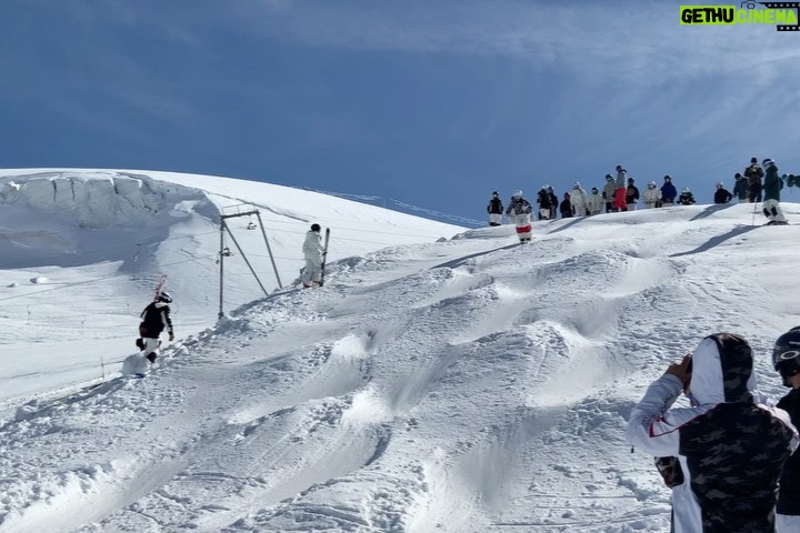 Mikaël Kingsbury Instagram - Gettin’ the feels back🙌🏼 swipe right for dub10 #switzerland #moguls 📸 @elliot_vaillancourt Zermatt, Switzerland