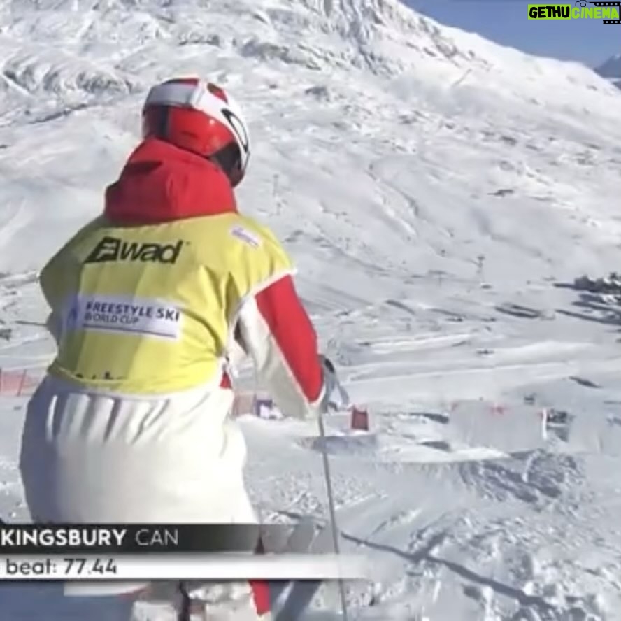 Mikaël Kingsbury Instagram - 1-2 Canada🥇🥈🇨🇦 !!!! Félicitations mon @elliot_vaillancourt pour ton premier podium 🤝🏼🍾🍾 Hat trick🥇🥇🥇🎩 #83 L'Alpe-d'Huez