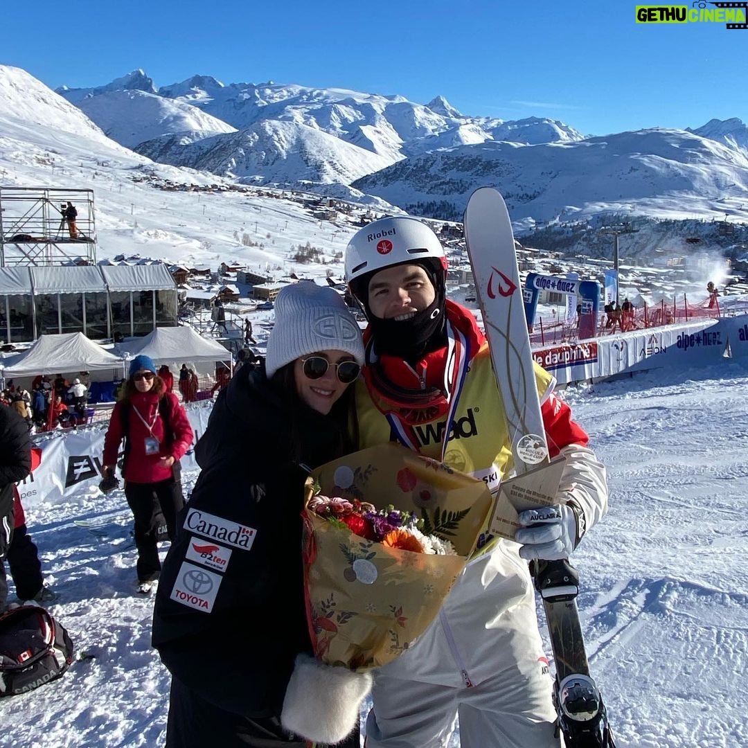 Mikaël Kingsbury Instagram - 1-2 Canada🥇🥈🇨🇦 !!!! Félicitations mon @elliot_vaillancourt pour ton premier podium 🤝🏼🍾🍾 Hat trick🥇🥇🥇🎩 #83 L'Alpe-d'Huez