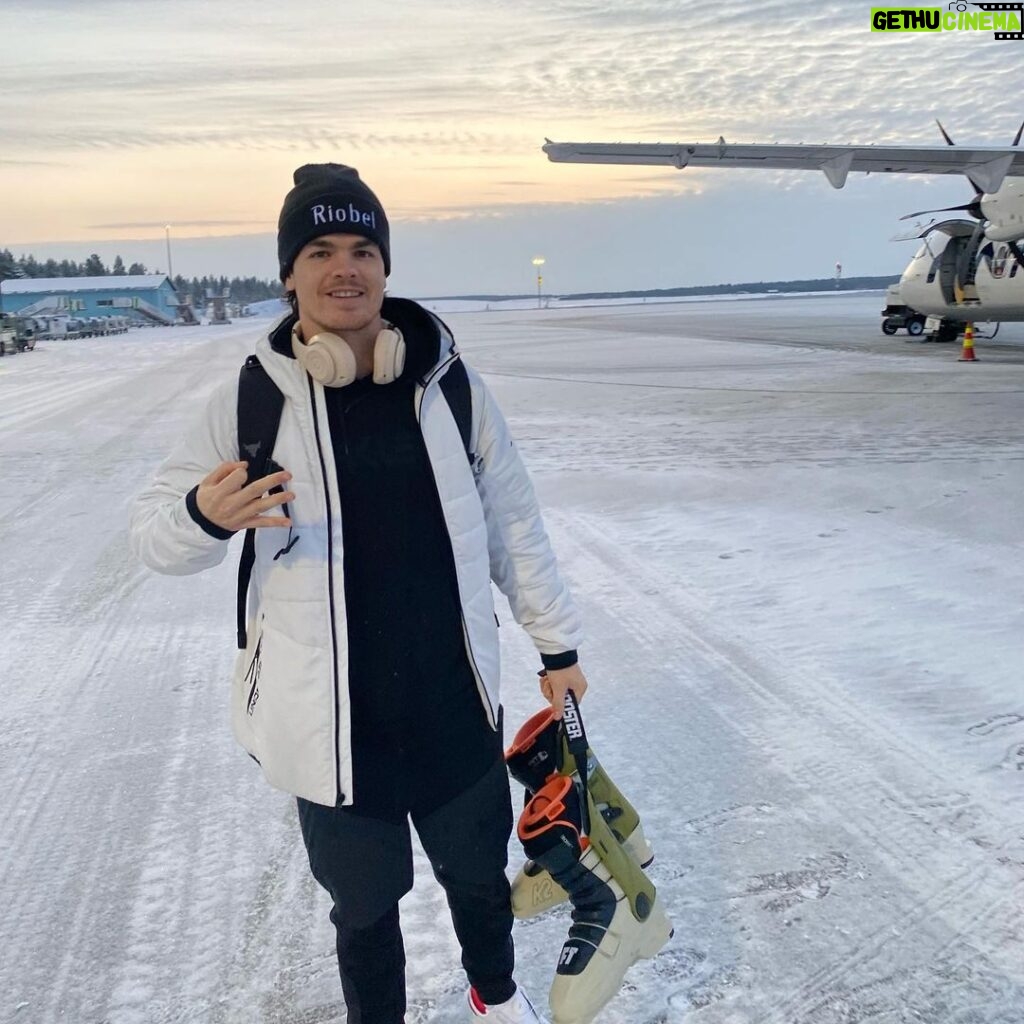 Mikaël Kingsbury Instagram - Good start to the season🥉 I did not manage to ski the way I wanted in super finals... Excited and motivated for Sweden up next✈️ 💪🏼 Here’s my F1! #worldcup #finland #p03 Ruka-Kuusamo