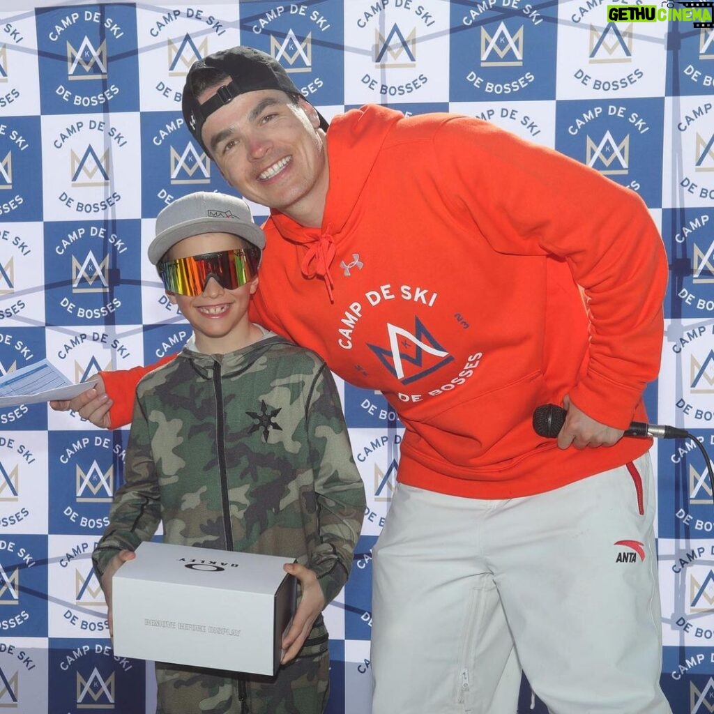 Mikaël Kingsbury Instagram - Best weekend😎🤙🏼 2nd edition of my ski camp! Amazing weather, athletes, coaching staff and volunteers 🙏🏼☀️ Big thanks to @sommet_saint_sauveur and the partners @desjardinscoop @underarmourca @oakleyskiing @auclairsports @obersonboutique Lets do it again next year🙌🏼 📸 @fahriyavuzphoto Sommet Saint-Sauveur