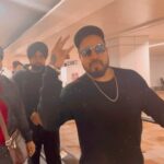 Mika Singh Instagram - Just landed in #ahmedabad .. . . . . . #mikasingh #mikasinghlive #mikasinghsinger #kithechalleho #badboymikasingh #gabrumikasingh