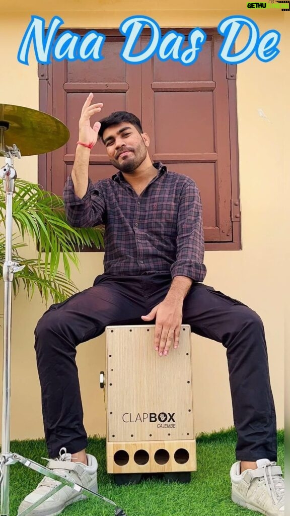 Mika Singh Instagram - Naa Dus De #NaaDusDe 🔥🤘🏻 @mikasingh @tseries.official @tseriesapnapunjabofficial • #mikasingh #naadusde #tseries #kingmikasingh #clapbox #rhythmist_soul #percussion #jaipur #fusion #rhythm #tablaplayer #artist #bollywood #songs #punjabi #radha #kishori #bageshwardhamsarkar