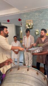 Mika Singh Instagram - Brothers for life Kapil Sharma and Mika Singh seen playing drums together on Ganesh Chaturthi. Both are neighbours and often compliment one another... . . . . #mikasingh #kapilsharma #ganpatibappamorya #festval #indian #singers #bollywoodsongs #bllywood #bollywoodcelebrities #ekdhanta ..