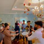 Mika Singh Instagram – Brothers for life @kapilsharma and @mikasingh seen playing drums together on Ganesh Chaturthi. Both are neighbours and often compliment one another
.
.
.
.
.
#mikasingh #bollywoodsong #naadasde #mikasinghpartypad 
#tseries #vocals #newreleases #Teseriespromotion #gangster #dhunali #hits #Superhits #Songoftheyear #punjabi #trending #instagram #explore #trending
#gangstermikasingh #badboymikasingh  #viralvídeos #viralreels #trending #singersongwriter #singers