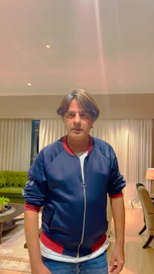 Mika Singh Instagram - Sharing this video  once again on public demand, Congratulations bro @officialrahulroy your videos are getting viral ! And your fans can’t wait to get more! 
.
.
.
:
#mikasingh  #viralvideos #viral #trending #ashiqui ..
#abterebinmikasingh #rahulroy