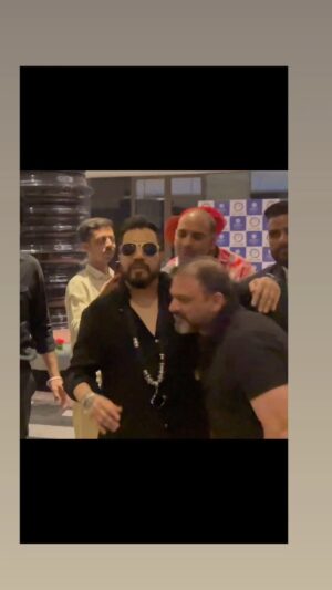 Mika Singh Instagram - Watch my new song “ DJ TILLU” out Now on Aditya music YouTube @AdityaMusicGaane 
@mikasingh @harryanand 
@siddu_buoy @sitharaentertainments @iamnehashetty @adityamusicindia..
.
.
.
.
.
#djtillu #mikasingh #viralvideos #trending ..