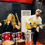 Mika Singh Instagram - If your Monday has been boring… Call us 😂 We are ready for the week Thanks @mikasingh that was fun ✨😎 #leilamainleila #drums #gowild #gofun #music