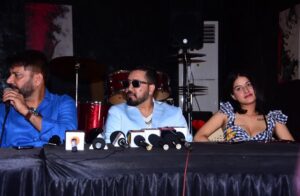 Mika Singh Instagram - Jatt seena taan Bolda
@mikasingh @sumitsethiofficial @iamdeeptisadhwani @msrecords9 #love #punjabisongs