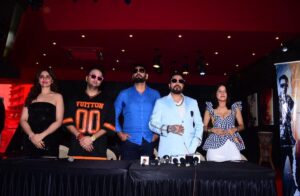 Mika Singh Instagram - Jatt seena taan Bolda
@mikasingh @sumitsethiofficial @iamdeeptisadhwani @msrecords9 #love #punjabisongs