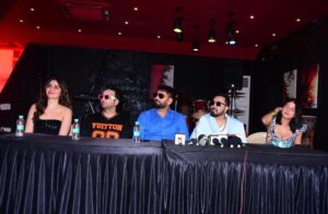 Mika Singh Instagram - Jatt seena taan Bolda
@mikasingh @sumitsethiofficial @iamdeeptisadhwani @msrecords9 #love #punjabisongs