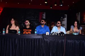 Mika Singh Instagram - Jatt seena taan Bolda
@mikasingh @sumitsethiofficial @iamdeeptisadhwani @msrecords9 #love #punjabisongs